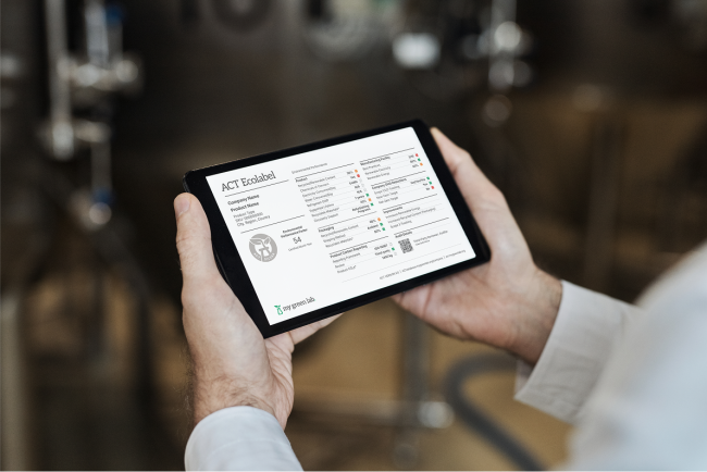 Male holding a handheld device with the digital ACT Ecolabel image